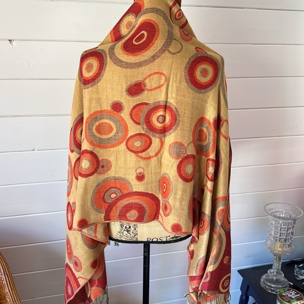 🧡💛🧡 Beautiful scarf wrap, orange tan circle design, drape shawl - Picture 7 of 9